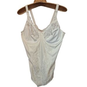 Flexees White One Piece Lace Underwire Shaper Ladies 38B Vintage Look Slimming